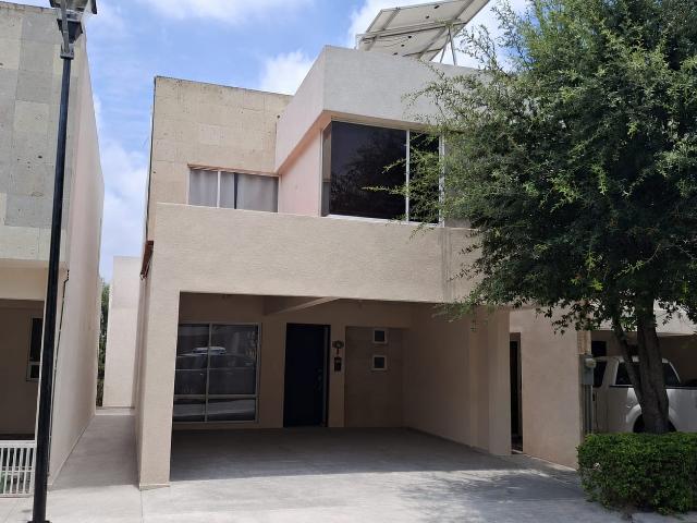 CASA EN RENTA EN DREAM LAGOONS