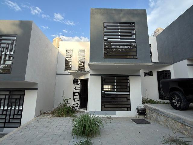 CASA EN RENTA EN EXCELENTE UBICACION DETRAS DE HOME DEPOT