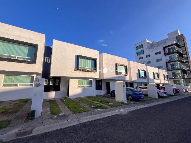 CASA EN RENTA EN EL MIRADOR, QUERETARO | 3 HABITACIONES Y SEGURIDAD 24/7