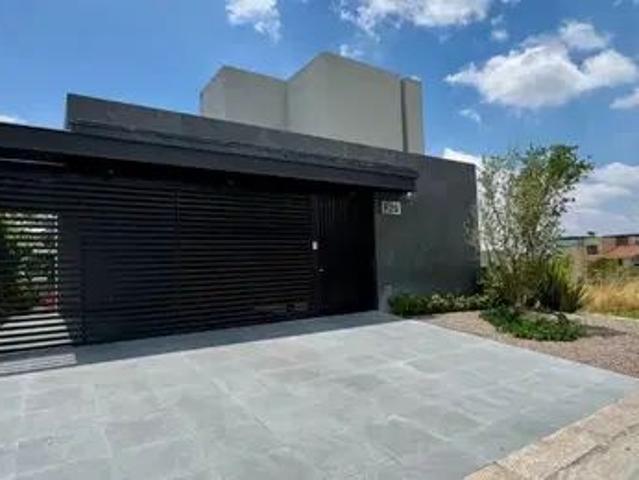 Casa En Renta En El Molino Cond. Xiv Frente A Área Verde