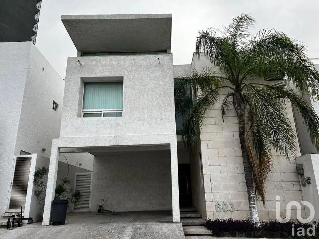 Casa en Renta en El Aguacatal, Santa Catarina, Nuevo León