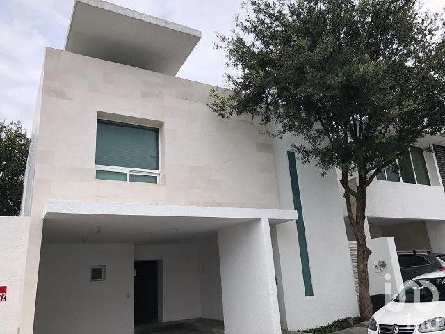 Casa en Renta en El Aguacatal, Santa Catarina, Nuevo León