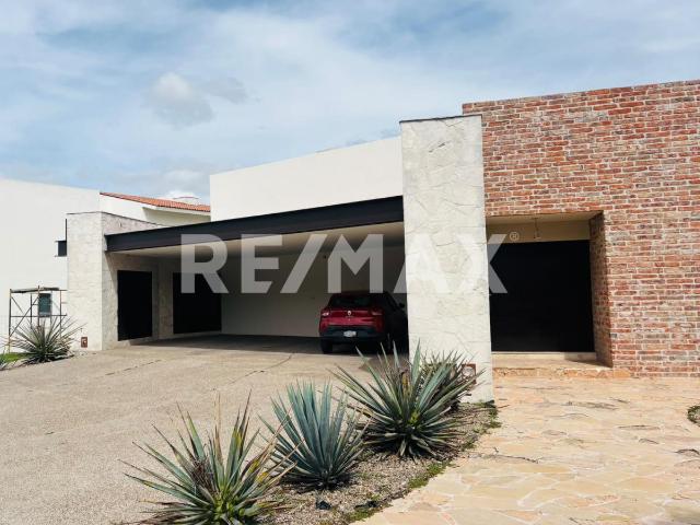 CASA EN RENTA EN EL CAMPANARIO