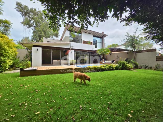 CASA EN RENTA EN EL CENTRO DE AVANDARO, EN CONDOMINIO CON JACUZZI