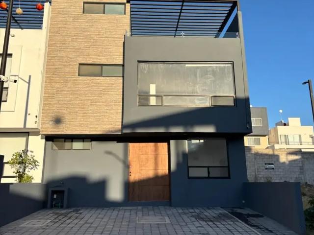 CASA EN RENTA EN EL CONDADO
