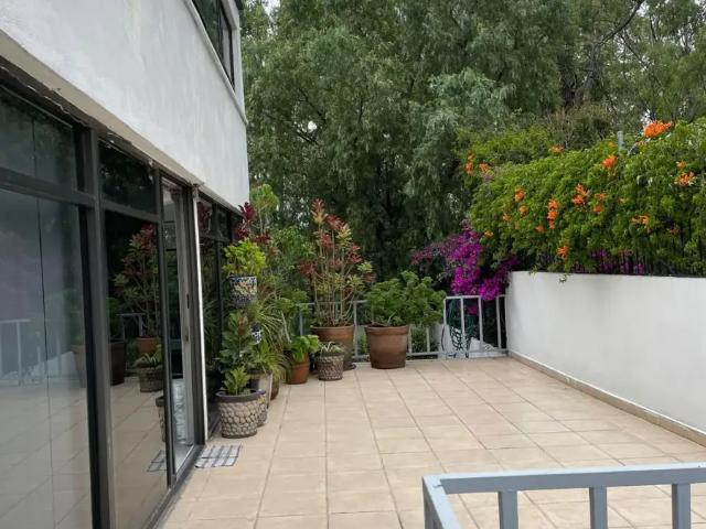 Casa en renta en el corazón de Cd Satélite con Caseta de Vigilancia 24 /7  con mucha luz, espacio