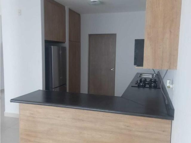 CASA EN RENTA EN EL FRACC. PRIVADO ESTANCIAS TORONTO, SENDERO ESCOBEDO