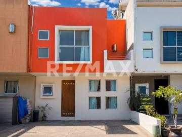 CASA EN RENTA EN EL LAGO, FRENTE A CETYS UNIVERSIDAD, TIJUANA