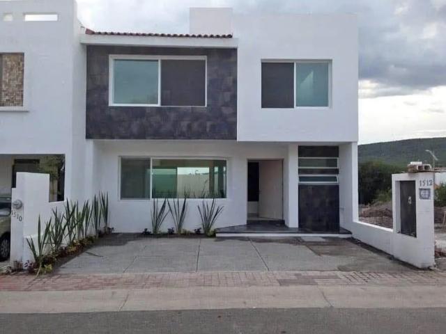 CASA EN RENTA EN EL REFUGIO CALLE ABIERTA QUERETARO ROX688169