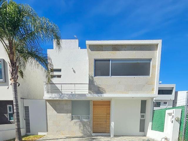 CASA EN RENTA EN EL REFUGIO, QUERÉTARO
