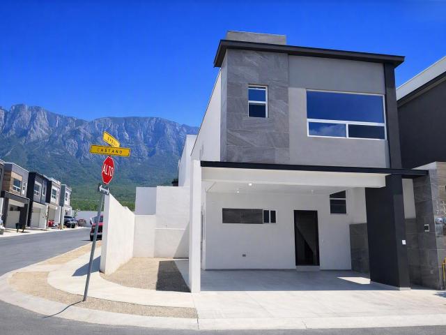 Casa en Renta en Esquina – Bosques de la Sierra – Sta Catarina