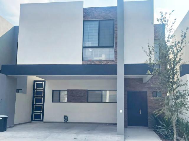 Casa en RENTA en Fracc. Alyssa