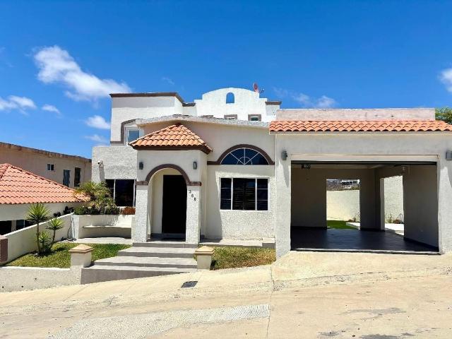 CASA EN RENTA EN FRACC.COLINAS DEL SAUZAL, ENSENADA B.C