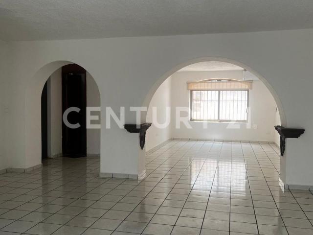 CASA EN RENTA EN FRACC. FRAMBOYANES, VILLAHERMOSA, TABASCO