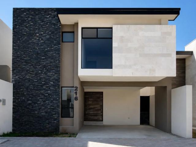 CASA EN RENTA EN FRACC. PRIVANZAS ACACIA AL NORTE DE SALTILLO, COAH