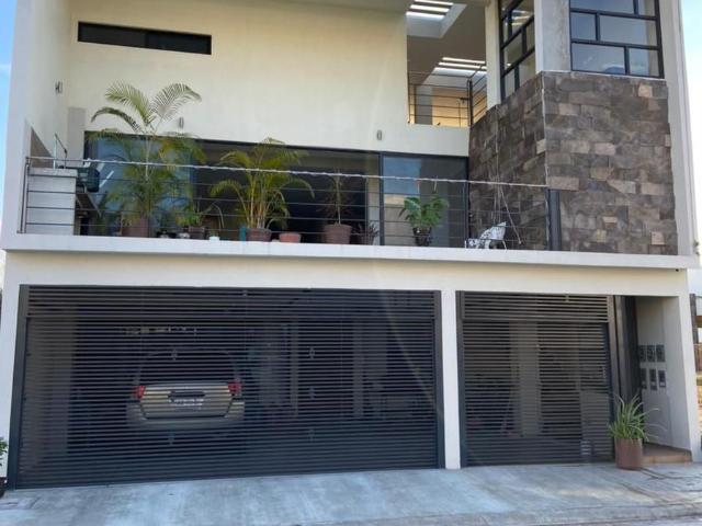 CASA EN RENTA EN FRACCIONAMIENTO CENTROPOLIS