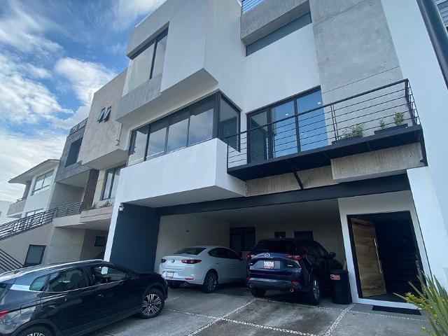 Casa en Renta en Fraccionamiento cerrado, amueblada