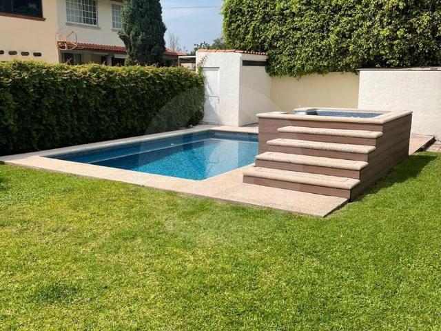 Casa en renta en fraccionamiento con vigilancia
