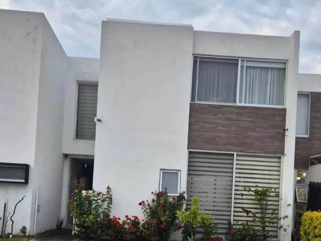¡CASA EN RENTA EN FRACCIONAMIENTO EXCLUSIVO!