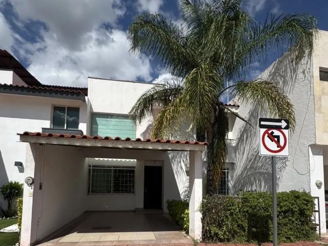 Casa en renta en fraccionamiento piamonte | frente a área ve