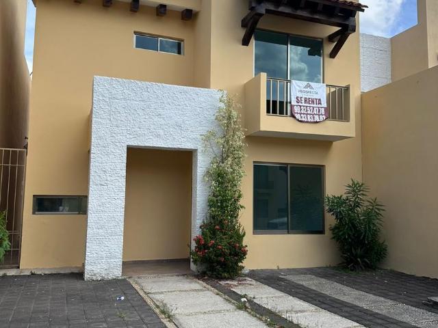 CASA EN RENTA EN FRACCIONAMIENTO PUERTA MAGNA