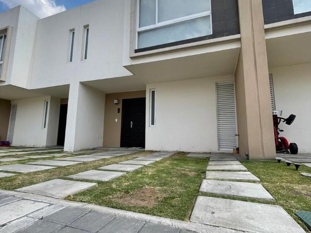 Casa en Renta en Fraccionamiento Residencial Paseo de Arboledas por Aeropuerto San Mateo Otzacatipan