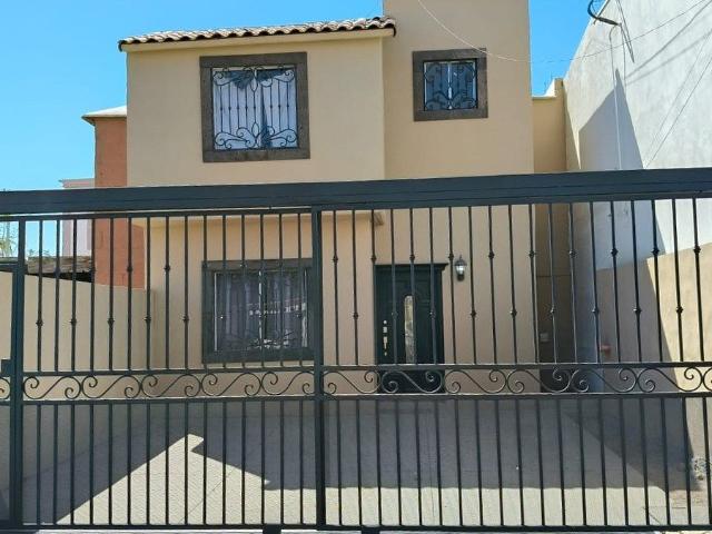CASA EN RENTA EN HACIENDA DEL RIO