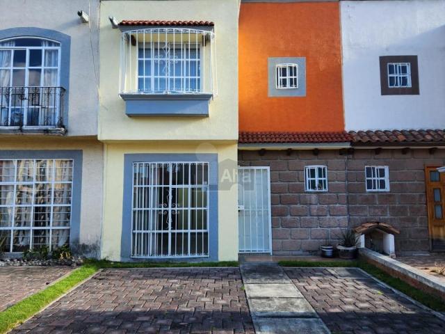 Casa en renta en Haciendal del Valle Toluca, cerca del Aerpuerto de Toluca y parque industrial 2000