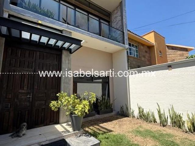 CASA EN RENTA EN JURICA