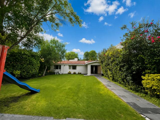Casa en renta en Jurica de un piso con hermoso jardín