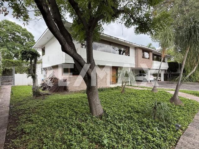 CASA EN RENTA EN JURICA