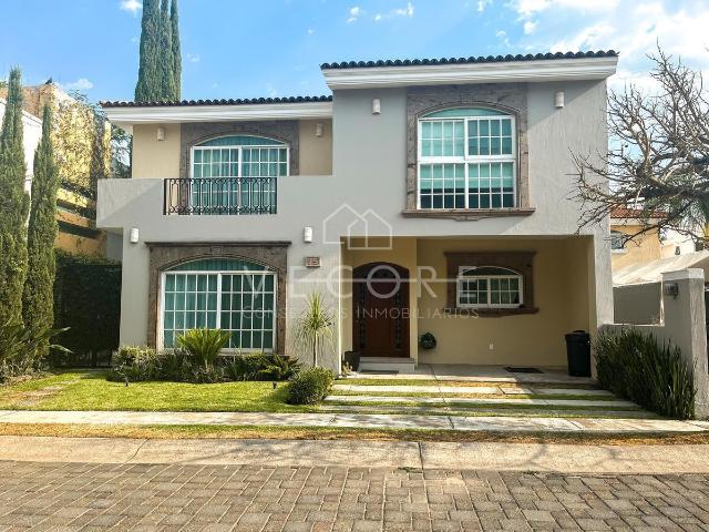 CASA EN RENTA EN JARDIN REAL, ZAPOPAN