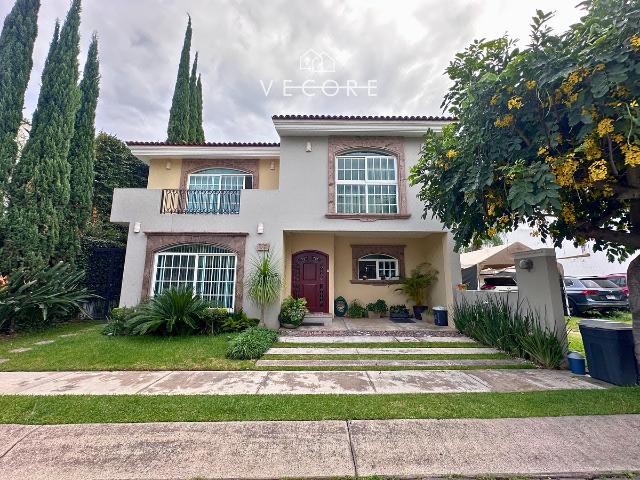 CASA EN RENTA EN JARDIN REAL, ZAPOPAN