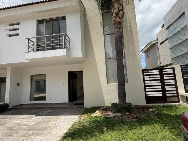 Casa en renta en jardín real