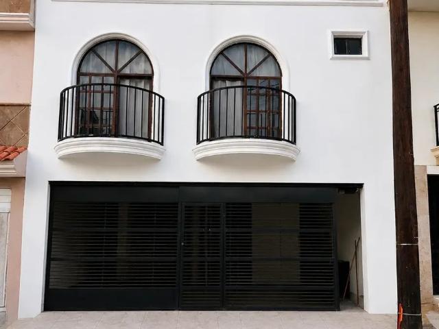 Casa en renta en Jardines de Anáhuac, San Nicolás de los Garza, Nuevo León