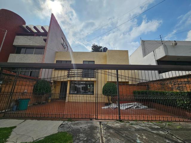 CASA EN RENTA EN JARDINES DE LA FLORIDA, EN CONJUNTO CERRADO