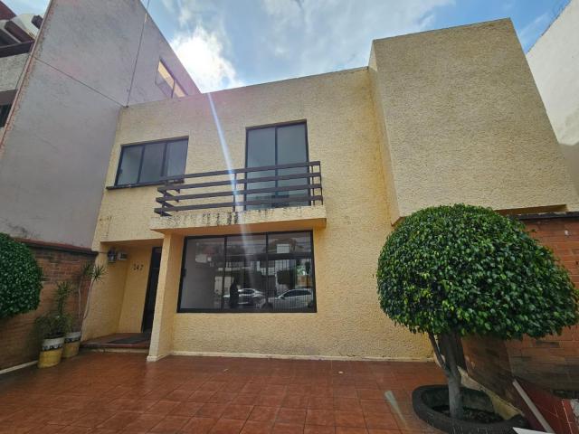 CASA EN RENTA EN JARDINES DE LA FLORIDA, EN CONJUNTO CERRADO