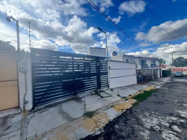 CASA EN RENTA EN JARDINES DE SATELITE CON BONITA VISTA PANORAMICA
