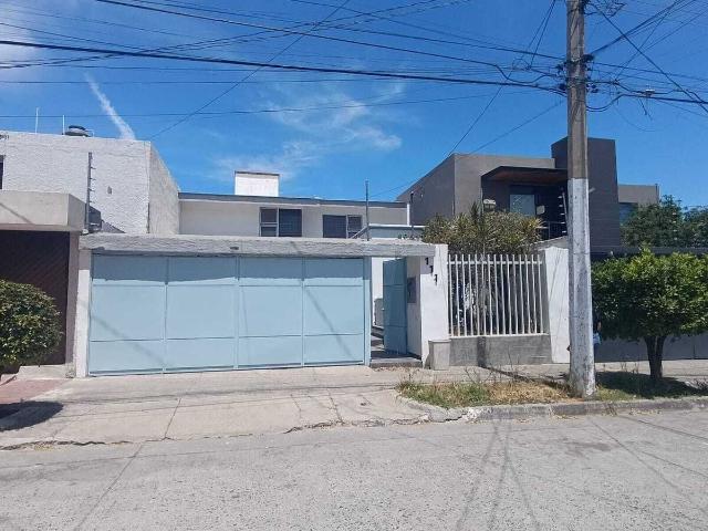 CASA EN RENTA EN JARDINES VALLARTA!