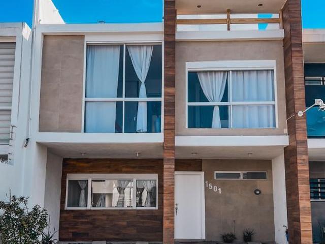 Casa en renta en Luna Bosque, Zapopan