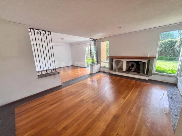 Casa en renta en la Calera con exclusiva ubicación