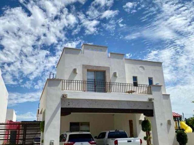 CASA EN RENTA EN LA ENCANTADA RESIDENCIAL