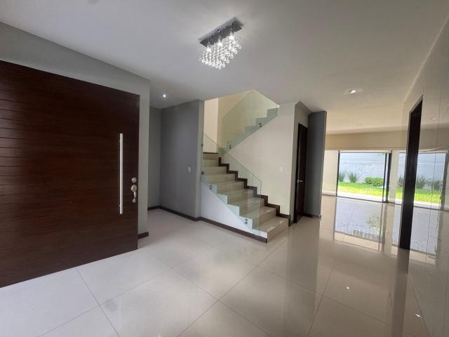Casa en renta en La Joya Privada residencial, zona El Uro