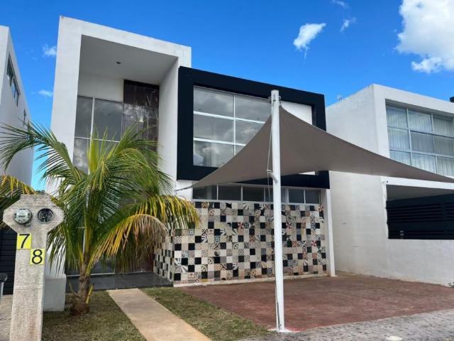 CASA EN RENTA EN LA PRIVADA VILLAS ADHARA, CONKAL YUCATÁN