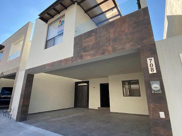 CASA EN RENTA EN LA RESERVA CUMBRES