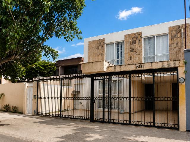 Casa en renta en Ladrón de Guevara con opción para casa habitación u oficinas