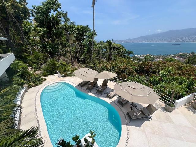 CASA EN RENTA EN LAS BRISAS ACAPULCO
