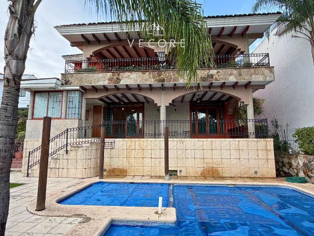 CASA EN RENTA EN LAS CAÑADAS, ZAPOPAN