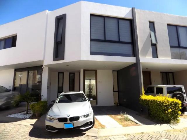 Casa en renta en Las Cañadas Bosques de San Isidro, Zapopan, Jalisco