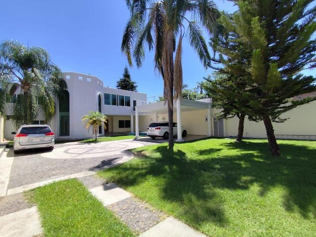 Casa en renta en Las Fuentes 1,100 m2 Residencia con Jardines